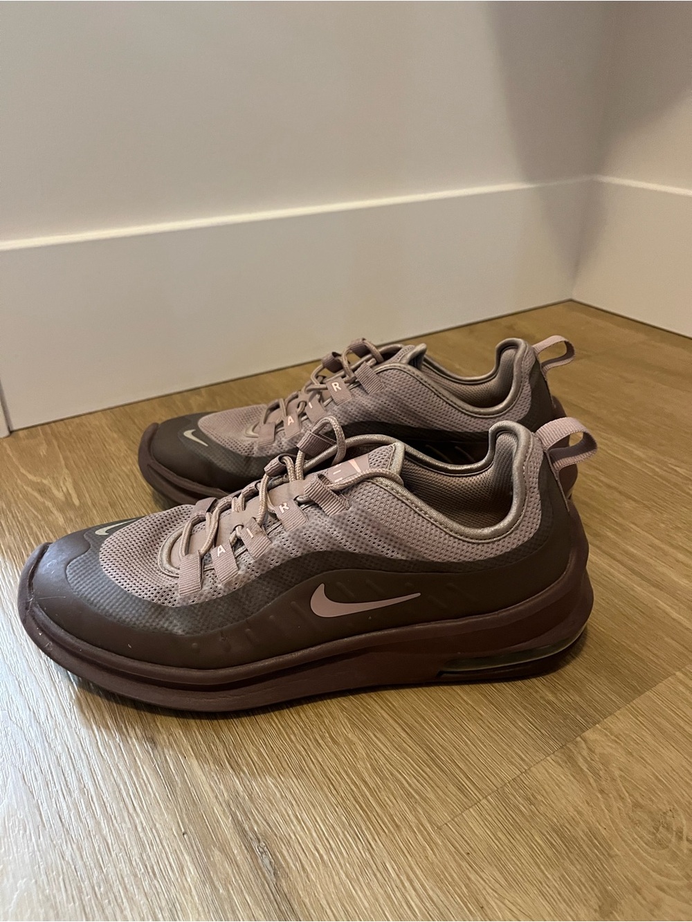 Nike Women’s Size 8 Air Max Sneakers in Mauve Brown